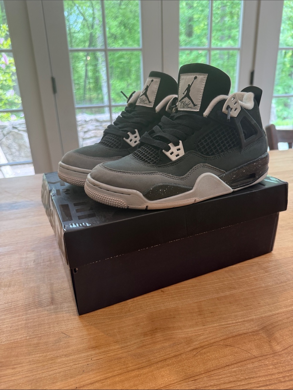Jordan Retro 4 in Anthracite Black and Gray - size 7 Y